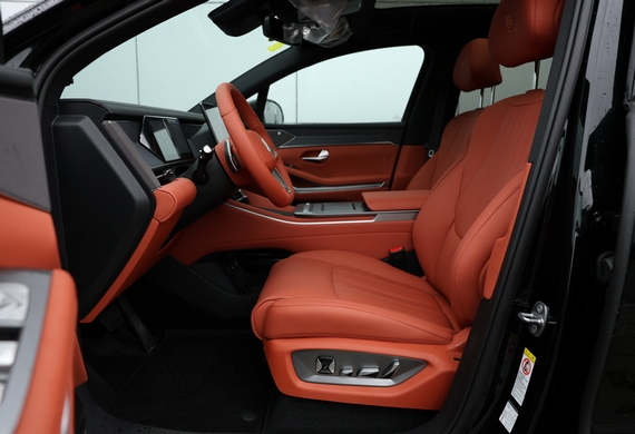 Семейный кроссовер BYD Tang L