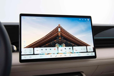 Сенсорный ЖК экран