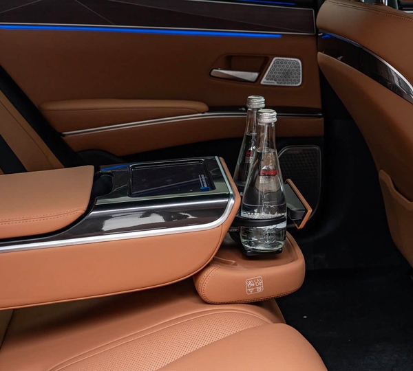 Подлокотник 2-го ряда