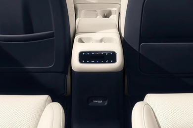 Управление мультимедиа со 2-го ряда