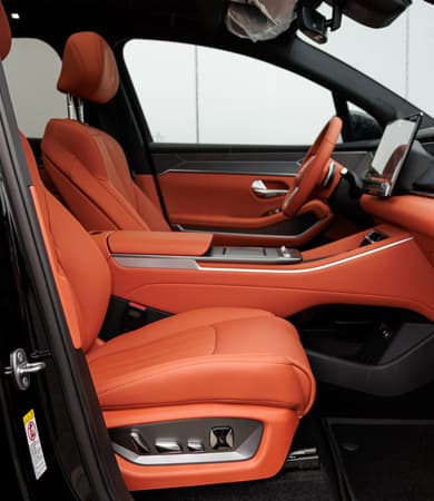 Семейный кроссовер BYD Tang L