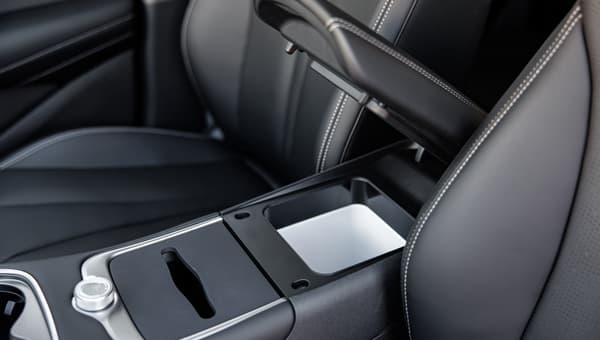 Бокс-холодильник в подлокотнике