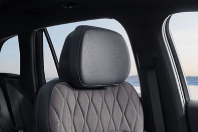 Динамики в подголовниках