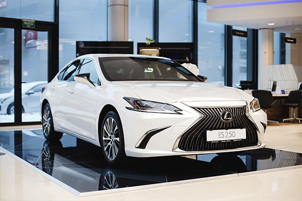 Lexus ES – премиум в любой комплектации