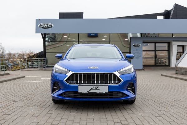 «Агент» JAC J7: стильный, универсальный и технологичный