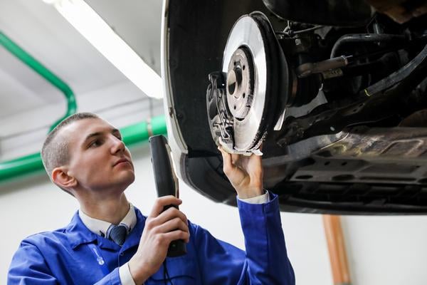 Пусть машина служит долго. Советы механика: когда нужно менять расходники