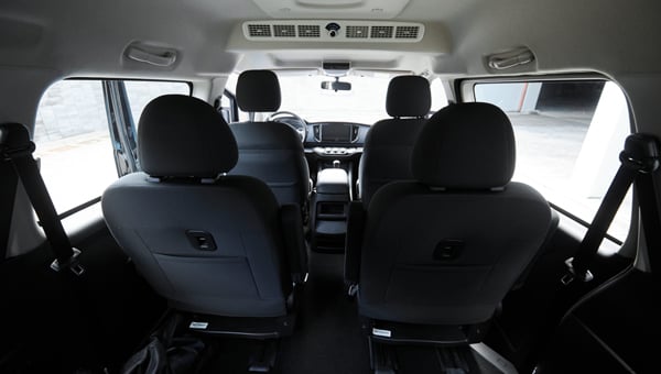 Кармашки в спинках сидений