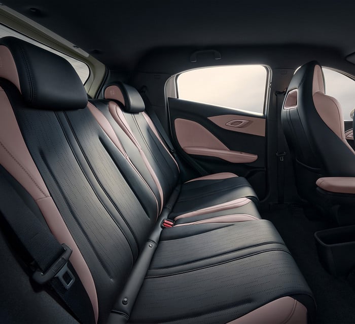 Просторный диван 2-го ряда