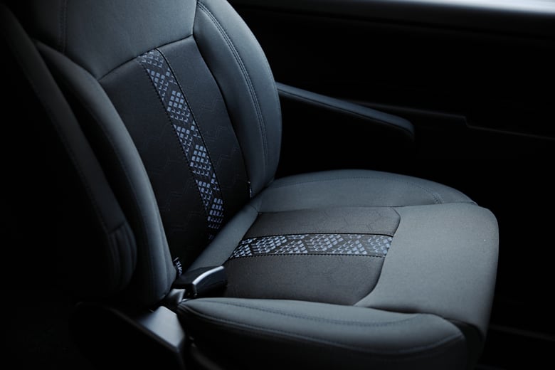 Темная отделка салона