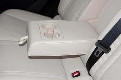 Откидной подлокотник 2-м ряду