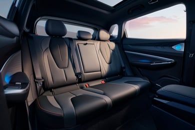 Откидной подлокотник на 2-м ряду