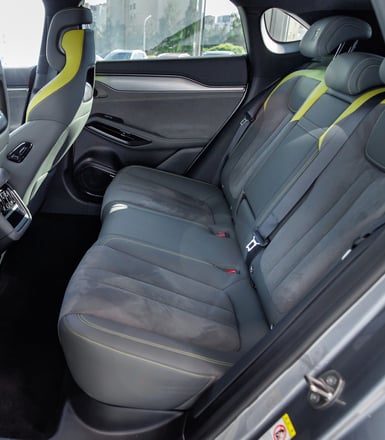 Удобный диван 2-го ряда