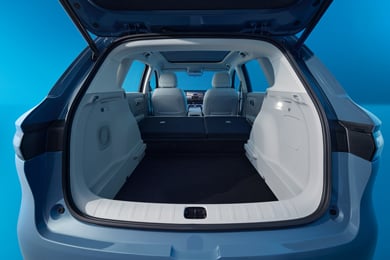 Объем багажника – до 1415 л