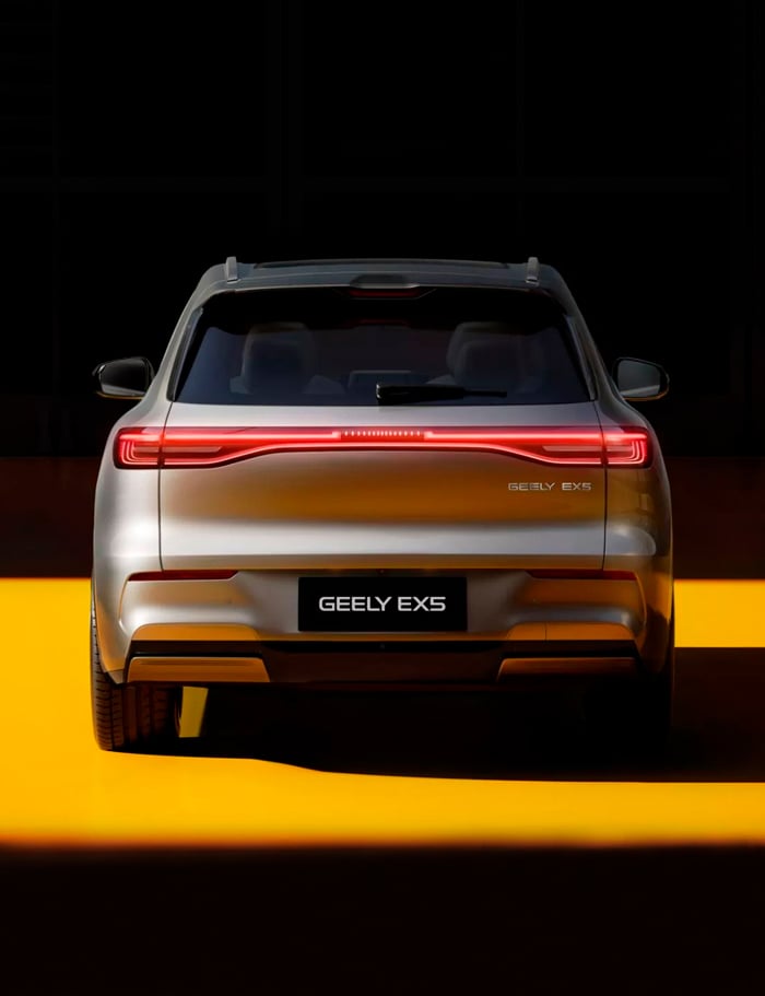 Уникальный дизайн задних фар