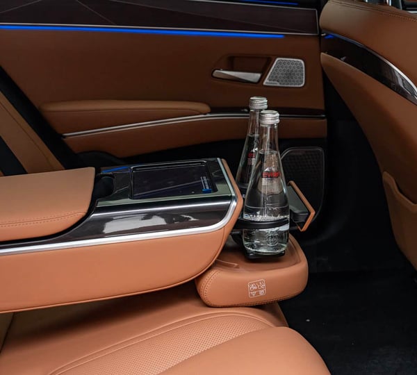 Подлокотник 2-го ряда