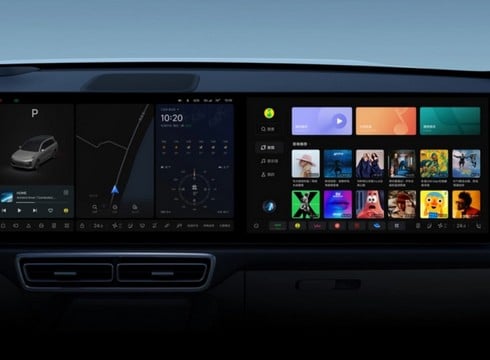 2 OLED-экрана (15,7'')