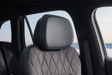 Динамики в подголовниках