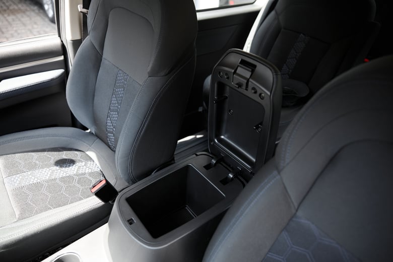 Отсек для хранения в подлокотнике