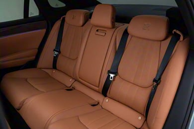 Подголовники на каждом кресле