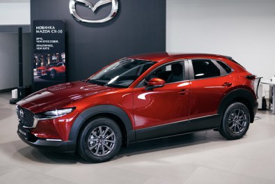 Mazda CX-30 в большом городе